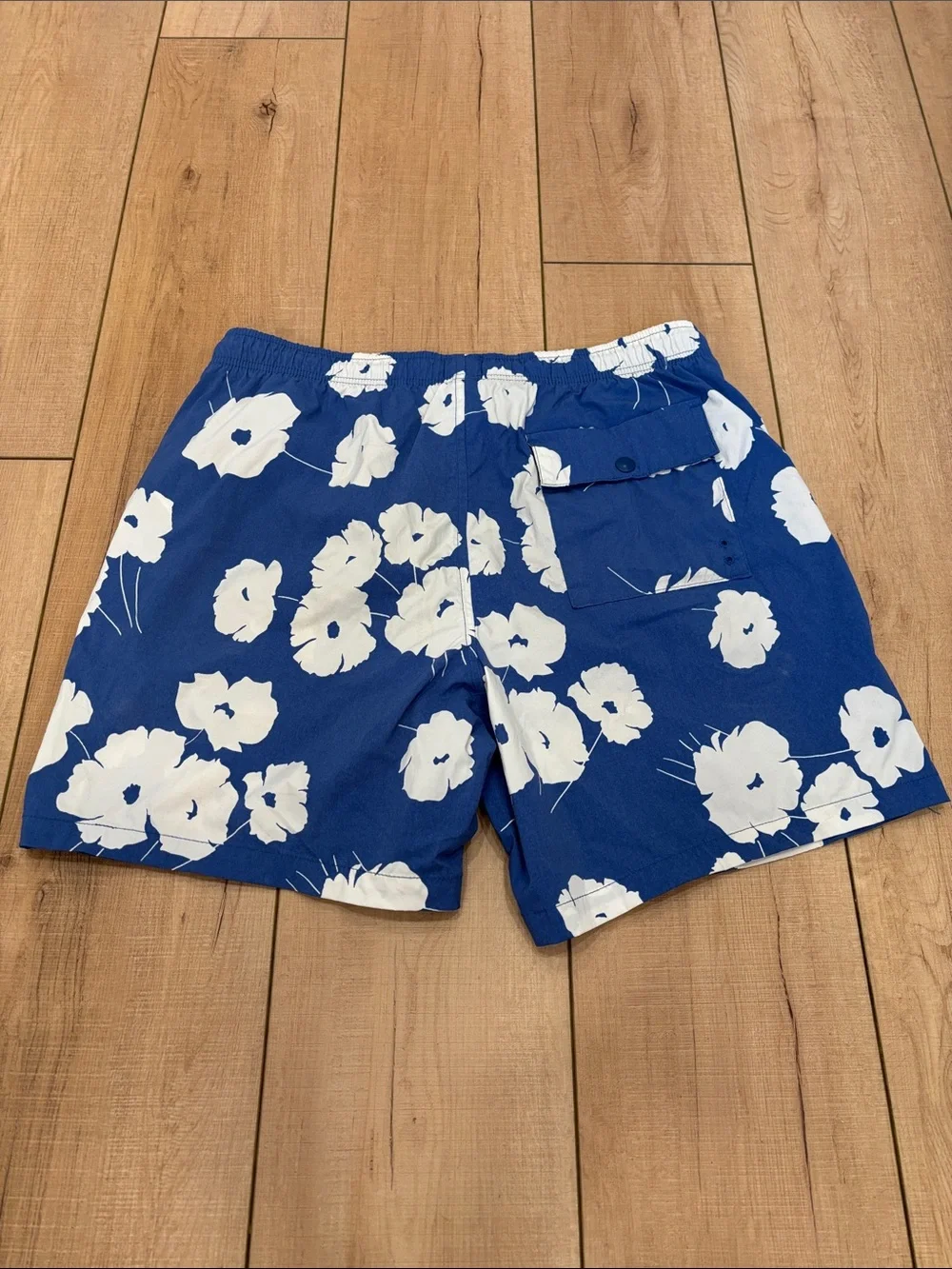 GAP Men’s Blue & White Floral Swim Shorts - Picture 3 of 10
